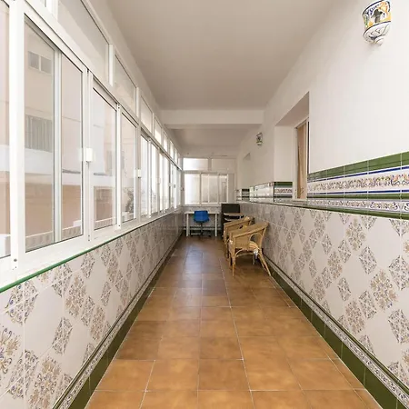 Paradas Playa Victoria Apartment *